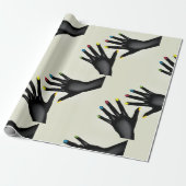 Zwarte handen met beschilderde nagels cadeaupapier (Uitgerold)