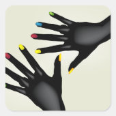 Zwarte handen met beschilderde nagels vierkante sticker (Voorkant)