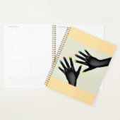 Zwarte handen met geschilderde nagels spiraalplann planner (Display)