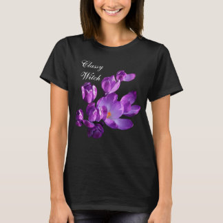 zwarte heks in paarse bloemen t-shirt