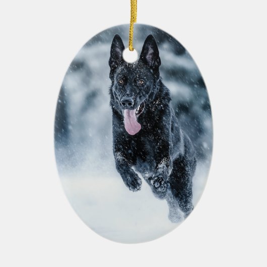 Zwarte herder in het Hoesje van de sneeuwdekooter Keramisch Ornament (Voorkant)