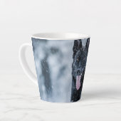 Zwarte herder in het Hoesje van de sneeuwdekooter Latte Mok (Linkerhoek)