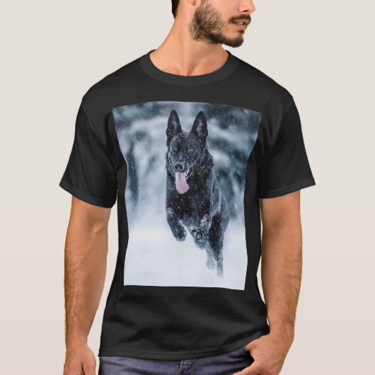Zwarte herder in het Hoesje van de sneeuwdekooter T-shirt (Voorkant)
