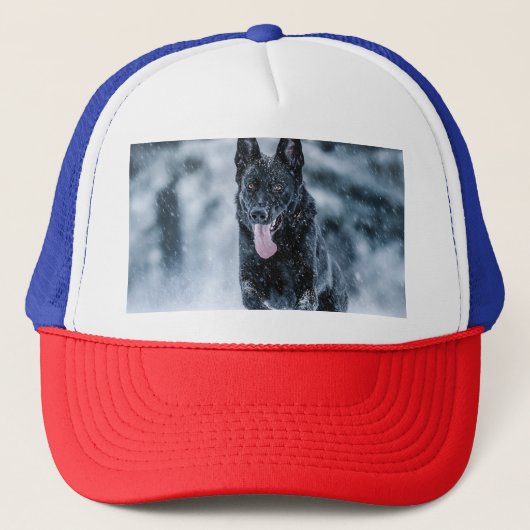 Zwarte herder in het Hoesje van de sneeuwdekooter Trucker Pet (Voorkant)