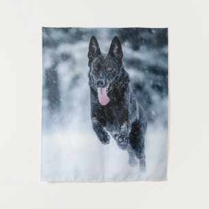 Zwarte herder in het Hoesje van de sneeuwdekooter Wandkleed
