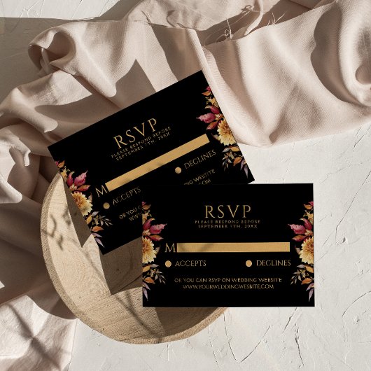 Zwarte Herfst Terracotta Bloemen Boho Chic Bruilof RSVP Kaartje