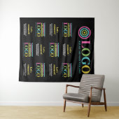 Zwarte Herhaalde Logo Tekst Sjabloon Promo Achterg Wandkleed (In Situ (horizontaal))