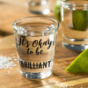 Zwarte 'Het is oké om briljant te zijn' quote teks Shot Glas