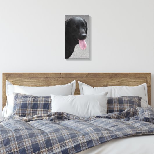 Zwarte hond canvas afdruk (Insitu (Slaapkamer))
