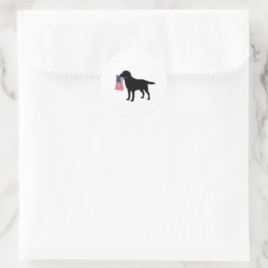 Zwarte hond met Amerikaanse vlag - 4 juli Ronde Sticker (Tas)