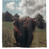 Zwarte hoogland Schotse koe grazend  retro Douchegordijn (Voorkant)