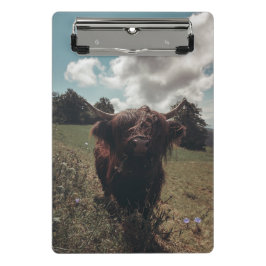 Zwarte hoogland Schotse koe grazend  retro Mini Klembord