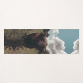 Zwarte hoogland Schotse koe grazend retro Yogamat (Voorkant (horizontaal))