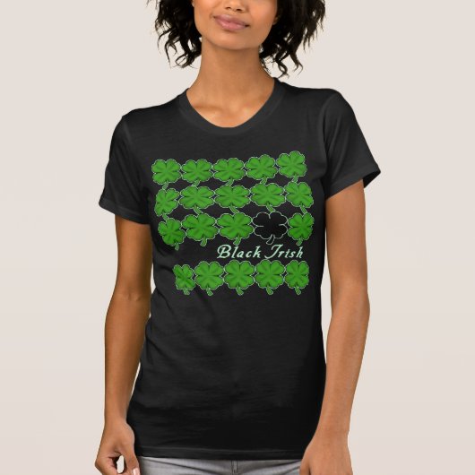 Zwarte Ieren met veel shamrocks T-shirt (Voorkant)