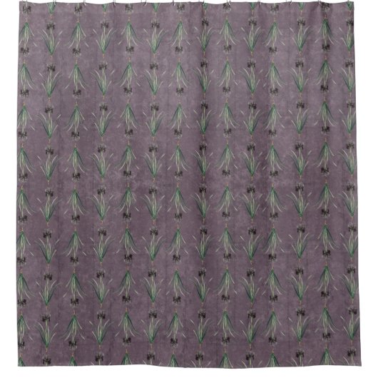 Zwarte Iris op een antiek tapijt Douchegordijn (Voorkant)