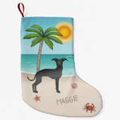 Zwarte Italiaanse Greyhound bij tropische zomerstr Kleine Kerstsok (Voorkant)