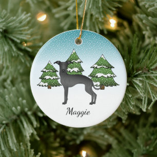Zwarte Italiaanse Greyhound Hond In Een Winterbos Keramisch Ornament