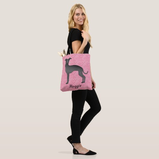 Zwarte Italiaanse snufjes op roze harten Tote Bag (Op model)