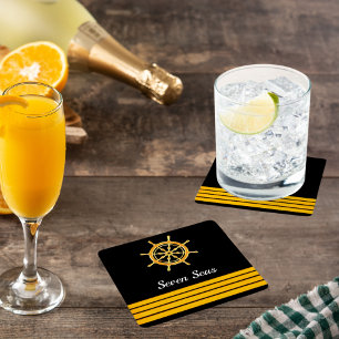 Zwarte jachtboot naam goud stuurwiel strepen kartonnen onderzetters