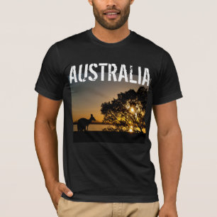 Zwarte kangoeroe bij zonsondergang in Australië T-shirt