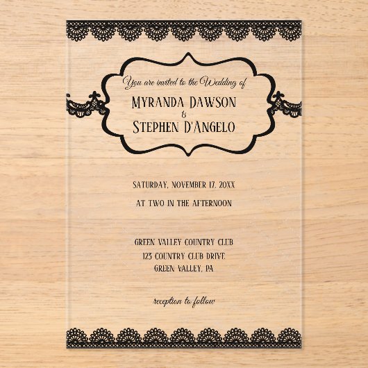 Zwarte kant op duidelijke aangepaste bruiloft acryl uitnodigingen (Voorkant)