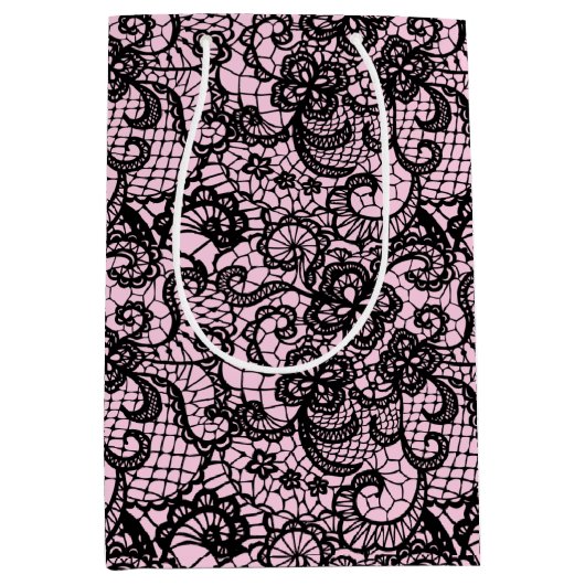 Zwarte kant op roze medium cadeauzakje (Voorkant)