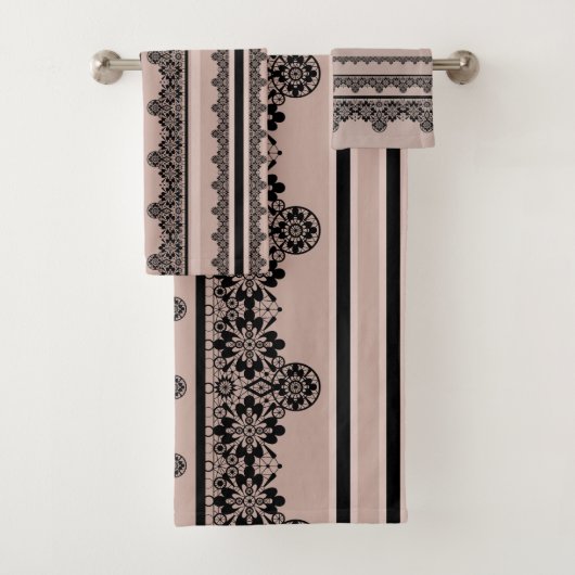 Zwarte kant, openwerk, bruine achtergrond, beige,  bad handdoek (Insitu)