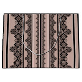 Zwarte kant, openwerk, bruine achtergrond, beige,  groot cadeauzakje (Voorkant)