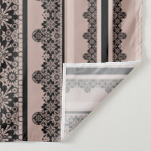 Zwarte kant, openwerk, bruine achtergrond, beige, wandkleed