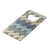 Zwarte kant over zachte pastelgolven creditkaart flessenopener (Voorkant Gekanteld)