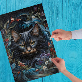Zwarte kat achter werveling van bloemen en bladere legpuzzel