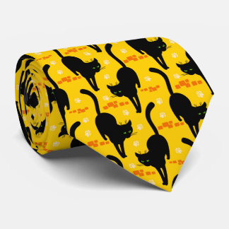 Zwarte kat die op straat loopt stropdas