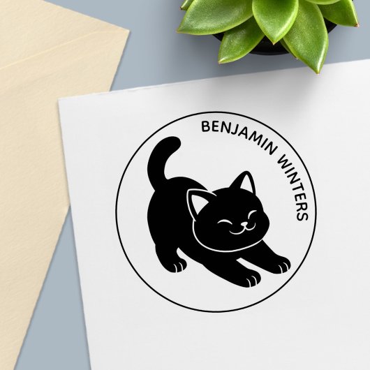 Zwarte kat die zich uitrekt Aangepaste tekst Zelfinktende Stempel