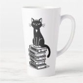 Zwarte kat en boeken – minimalistisch design latte mok (Rechts)