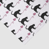Zwarte kat en hartritmedane garens (roze) tissuepapier (Detail)