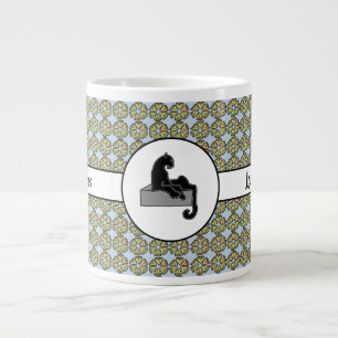 Zwarte kat en roze bloemen blauw grote koffiekop