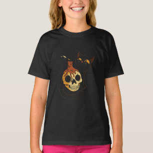 Zwarte kat en schedel in stijl t-shirt