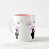 Zwarte kat en vliegende schotels tweekleurige koffiemok (Voorkant links)