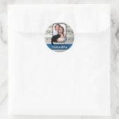 Zwarte kat en vlinders ronde sticker (Tas)