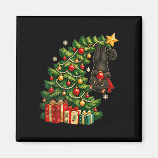 Zwarte kat hangend aan kerstboom feestelijke huisd magneet
