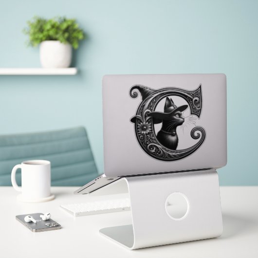 Zwarte Kat Heks Heksen Letter C Aangepaste Initiaa Sticker (Laptop op bureau)