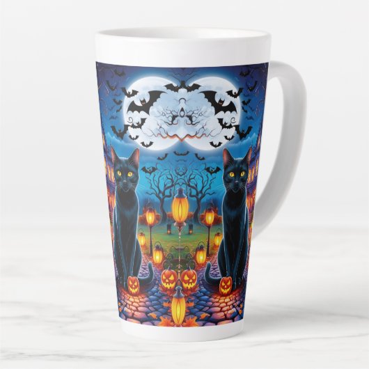 Zwarte kat in betoverd Halloween-landschap Latte Mok (Rechterhoek)
