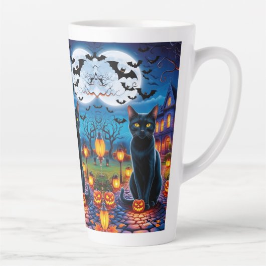Zwarte kat in betoverd Halloween-landschap Latte Mok (Rechts)