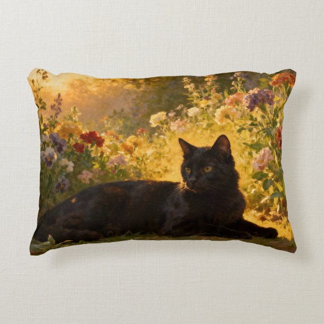 Zwarte Kat in de Bloemen I Accent Kussen (Voorkant)
