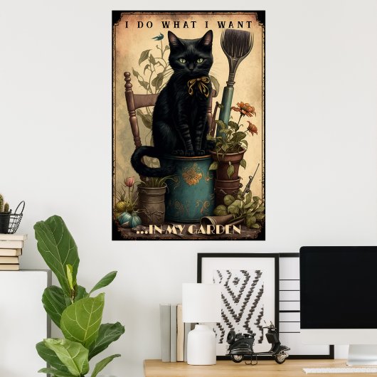 Zwarte kat in de tuin poster (Thuiskantoor)