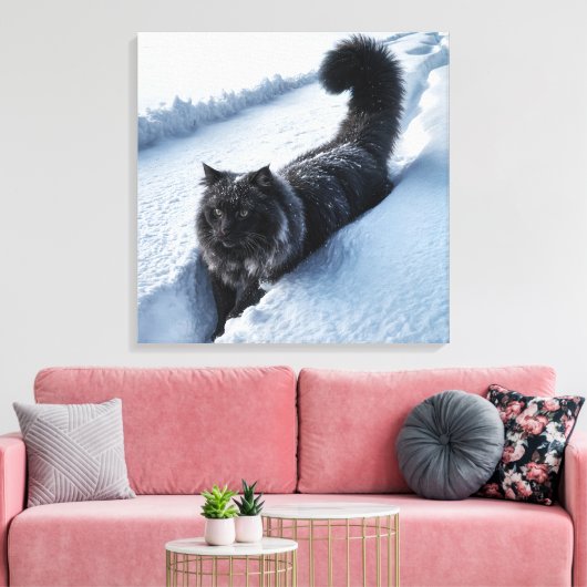 Zwarte kat in diepe sneeuw canvas afdruk (Insitu (Woonkamer))