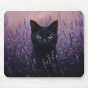 Zwarte kat in een lavendelveld illustratie muismat