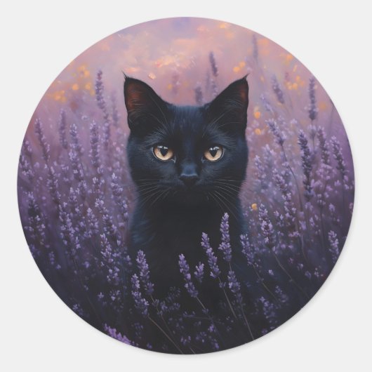 Zwarte kat in een lavendelveld illustratie ronde sticker (Voorkant)