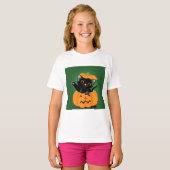 Zwarte kat in een pompoen meisjes T-shirt (Voorkant volledig)