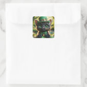 Zwarte kat in groene St. Patrick's Day kleding Vierkante Sticker (Tas)